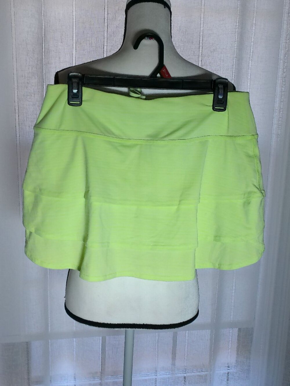 ATHLETA Skort w/Shorts Underneath Pull-On 3 Tiered Bright Lime Green M